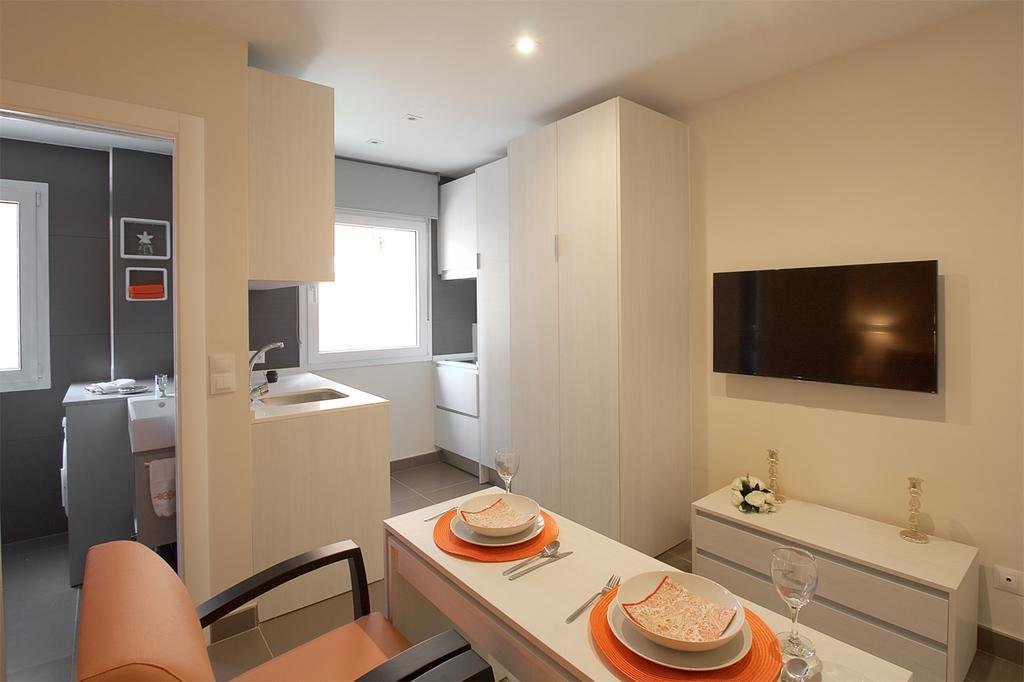 Apartamentos Malagueta Urban Beach Málaga Exteriör bild