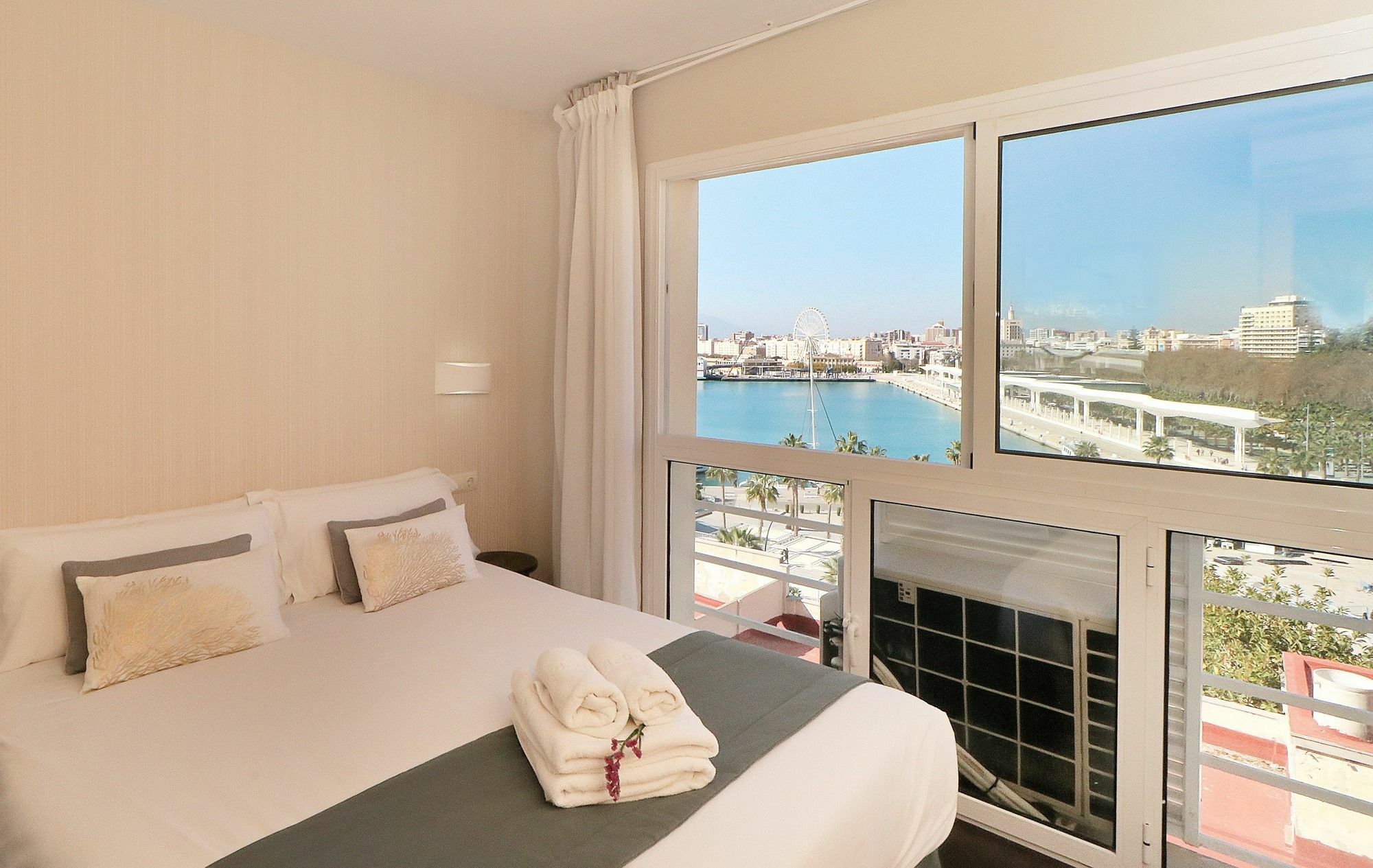 Apartamentos Malagueta Urban Beach Málaga Exteriör bild