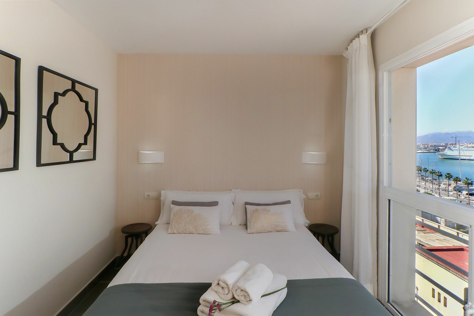 Apartamentos Malagueta Urban Beach Málaga Exteriör bild