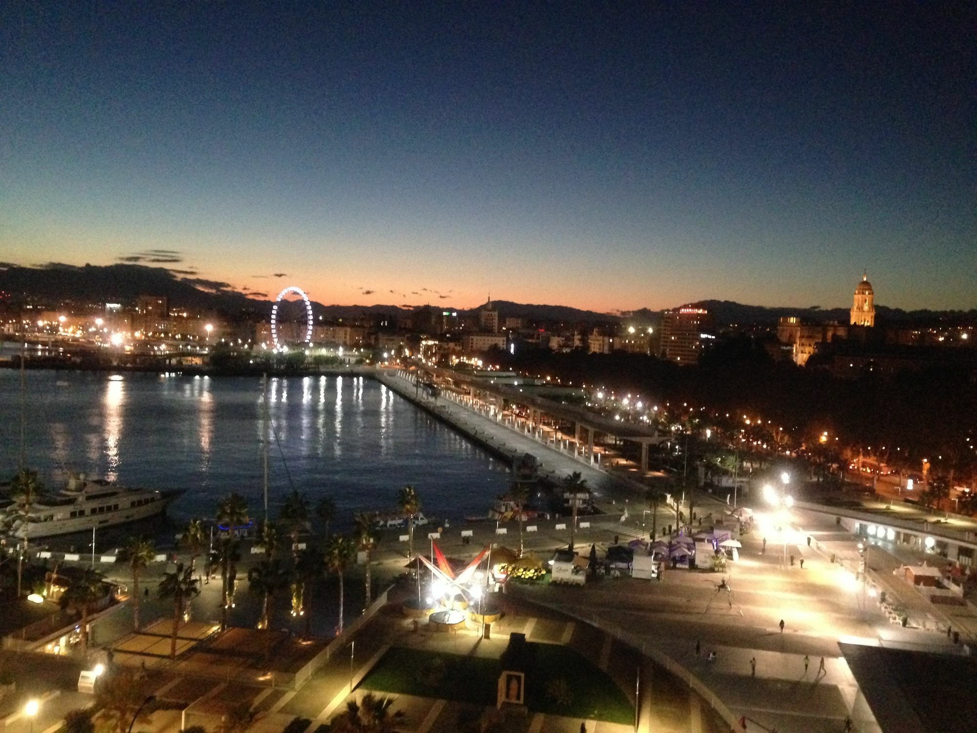 Apartamentos Malagueta Urban Beach Málaga Exteriör bild