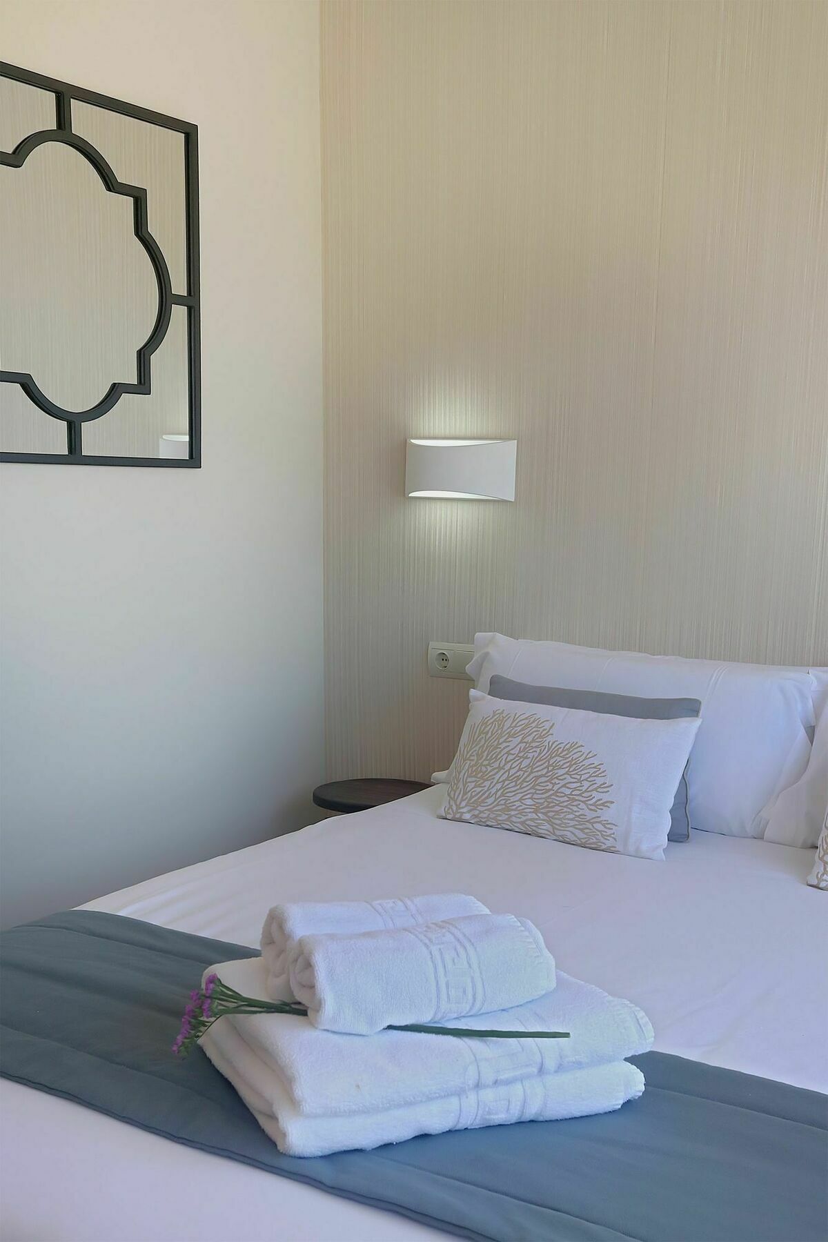 Apartamentos Malagueta Urban Beach Málaga Exteriör bild