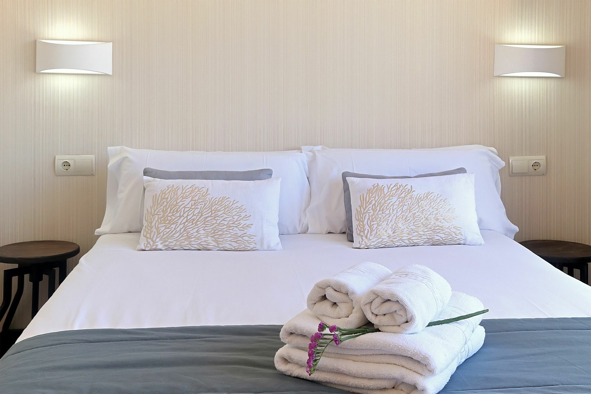 Apartamentos Malagueta Urban Beach Málaga Exteriör bild